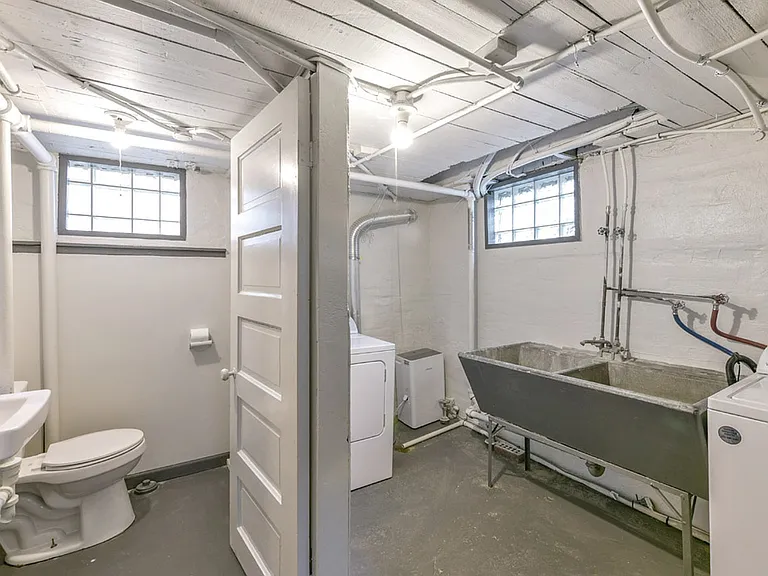 3756 S Whitnall Ave — Photo 14