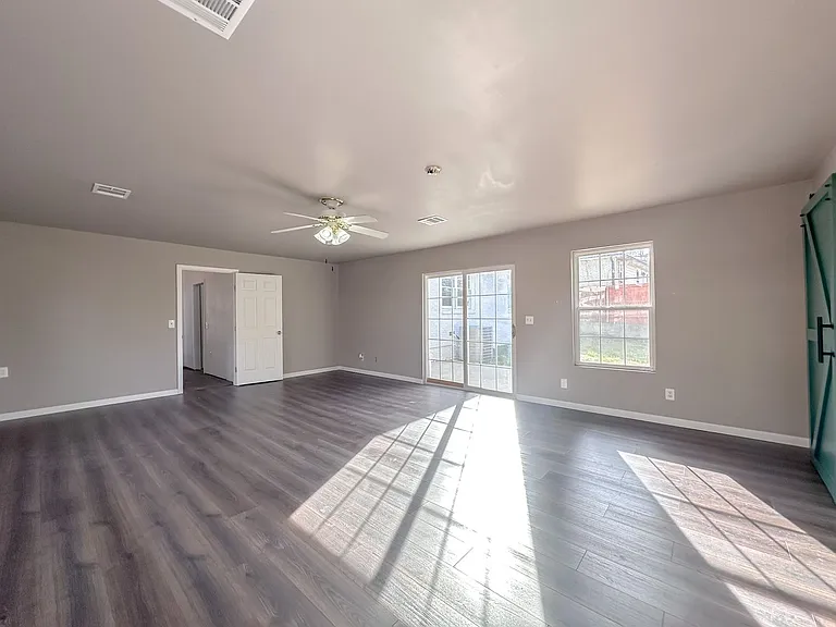 4004 S Toledo Ave — Photo 6