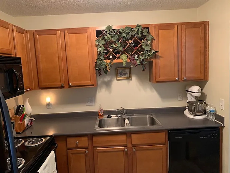 Summer Creek Apartments — Photo 21