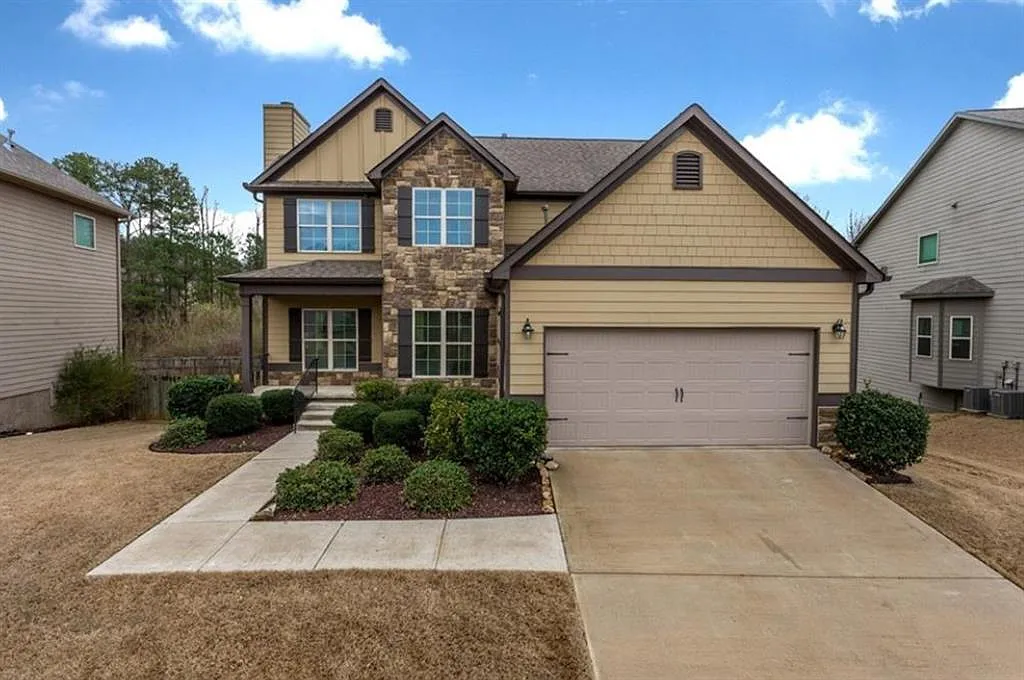 4 bed, 3.0 bath, 2442 sqft, $2,700 — Photo 1