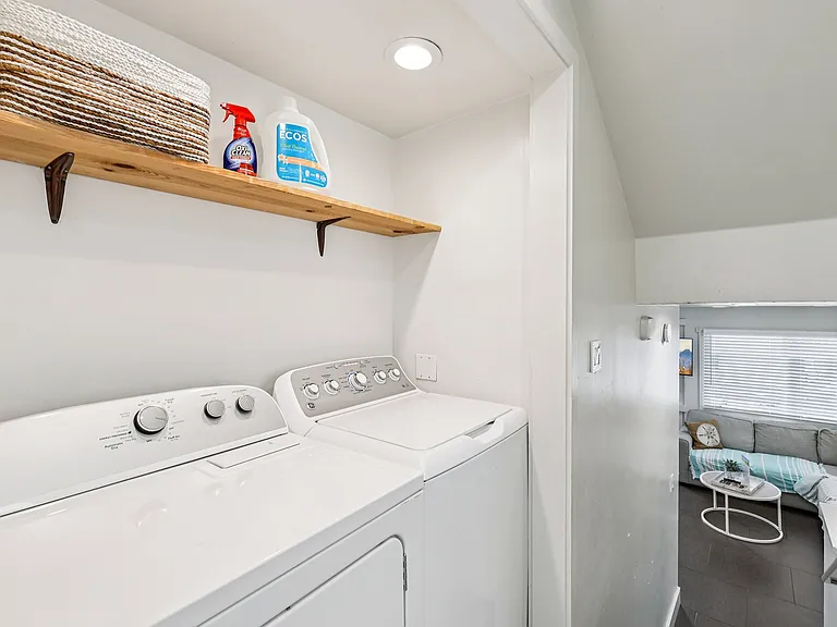 722 Sunset Ct — Photo 24