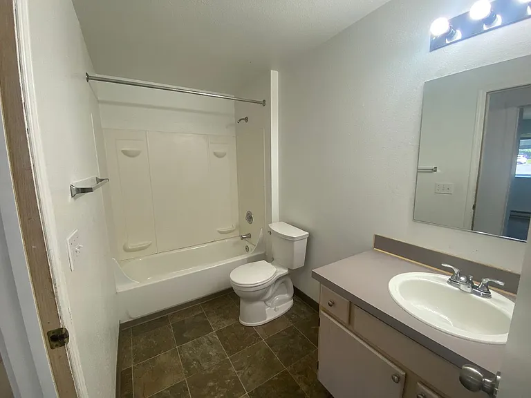 445 Carter Ave — Photo 18