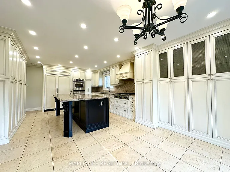52 Prince Edward Blvd — Photo 9