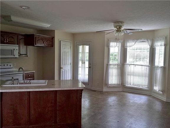 5th image of 1009 Adam Ct