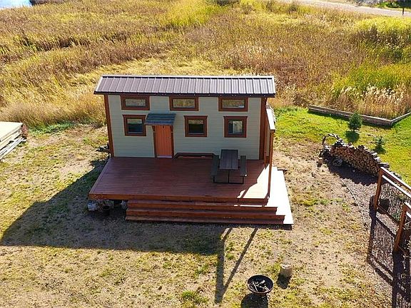 3rd image of 307 Travis AVENUE