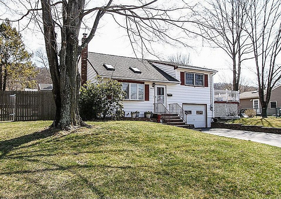 1st image of 11 Madison Dr