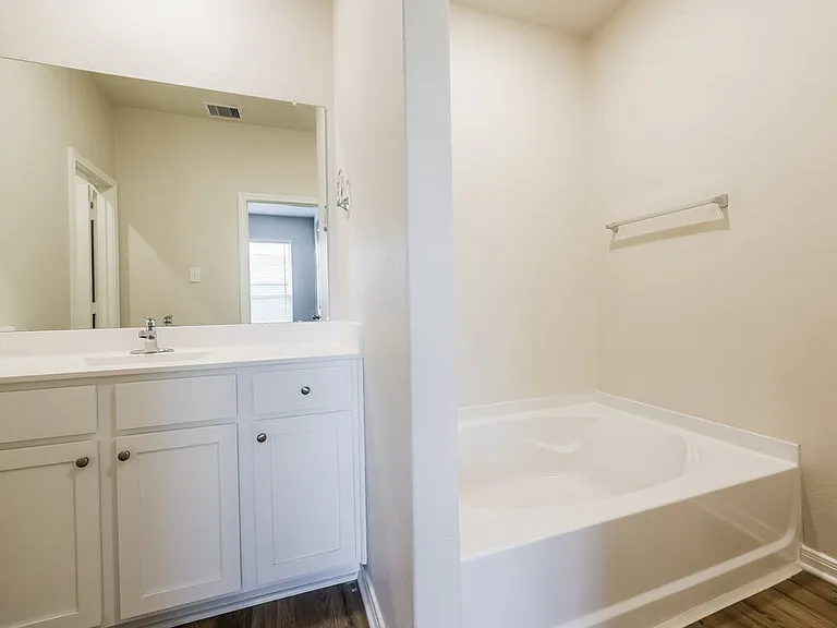16458 Honeysuckle Hill Dr — Photo 13