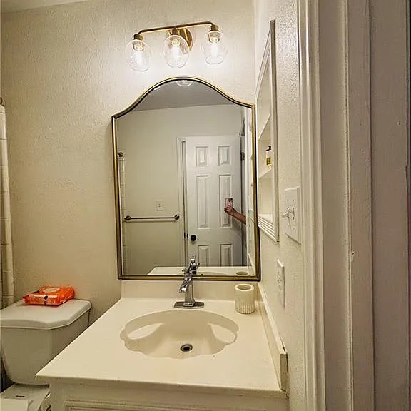 2400 E Brazil St — Photo 12