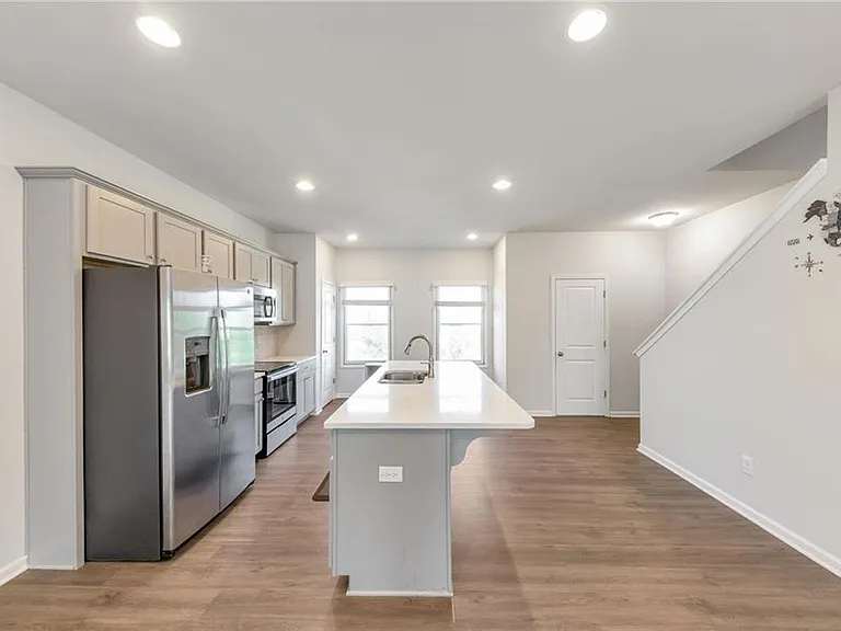 3625 Hawthorne Ter — Photo 8