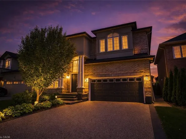 51 Weaver Dr, Hamilton, ON L9K 0G3