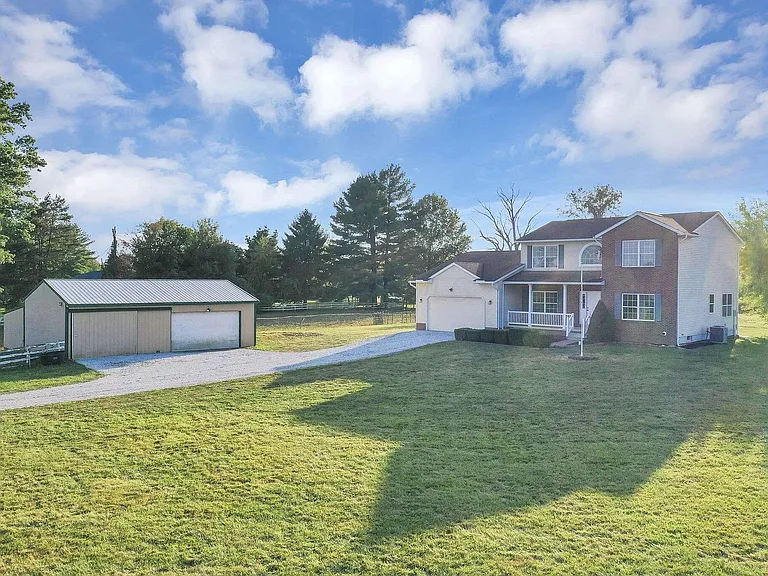 2453 Ryan Rd SE — Photo 2