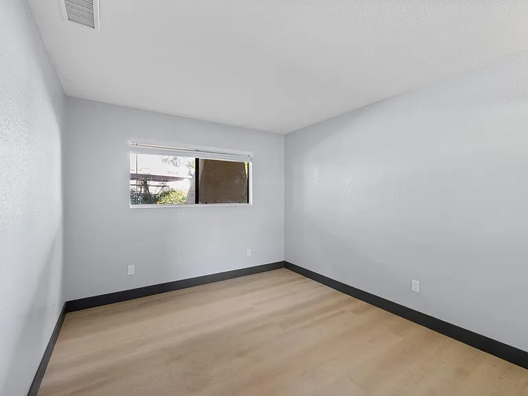 2822 N Auburn Ct #112 — Photo 8