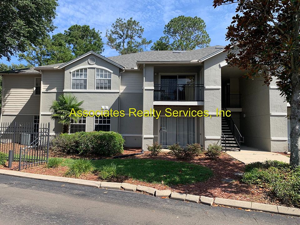 1st image of 3705 SW 27th St APT 212