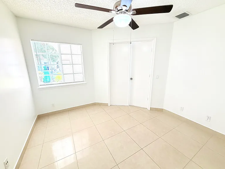 11697 SW 19th St — Photo 17