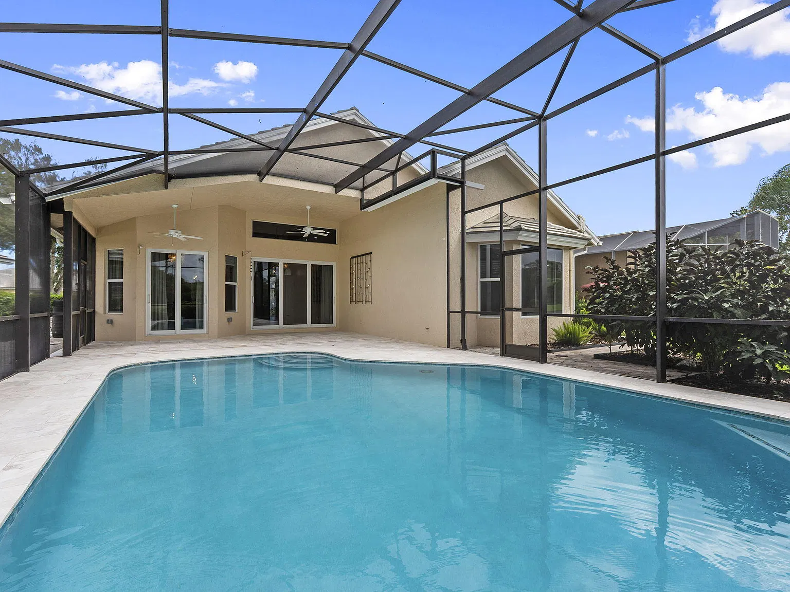 3 bed, 2.5 bath, 1904 sqft, $3,500 — Photo 2