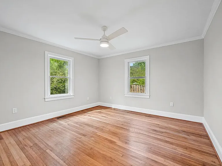 10 Amherst Ave — Photo 10