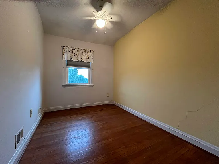 1765 White Oak Ave — Photo 7