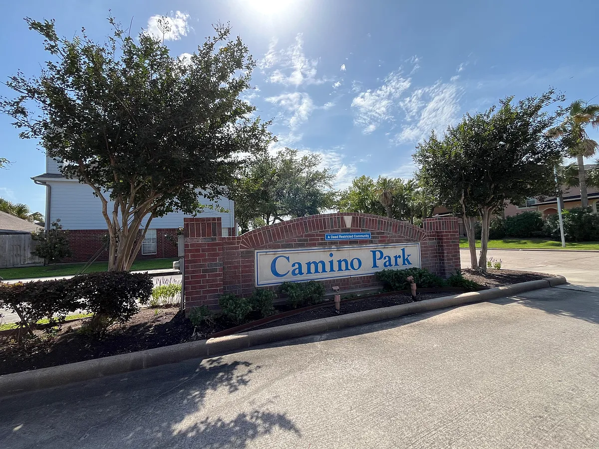 Building Photo - 1437 El Camino Village Dr
