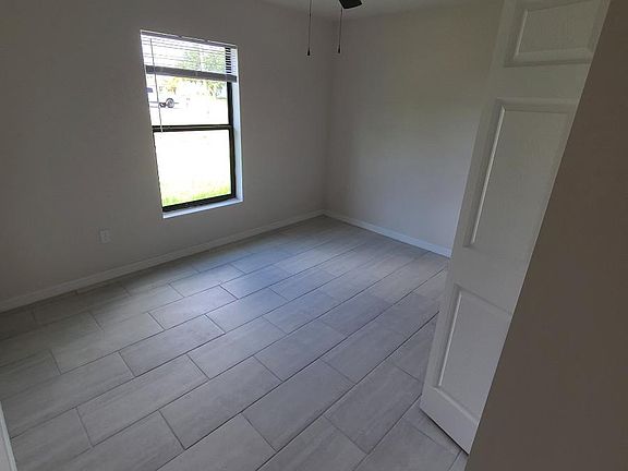 5th image of 1039 NE 10th Pl