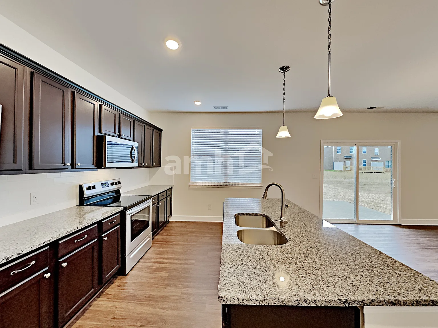 3 bed, 2.5 bath, 1895 sqft, $2,420 — Photo 4