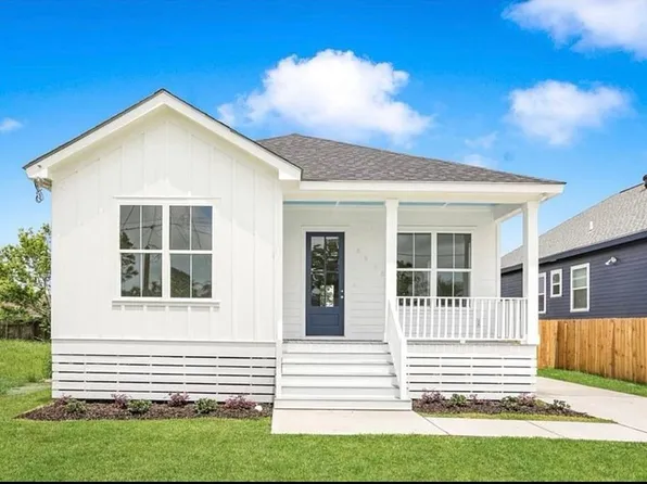 5555 Saint Ferdinand Dr, New Orleans, LA 70126