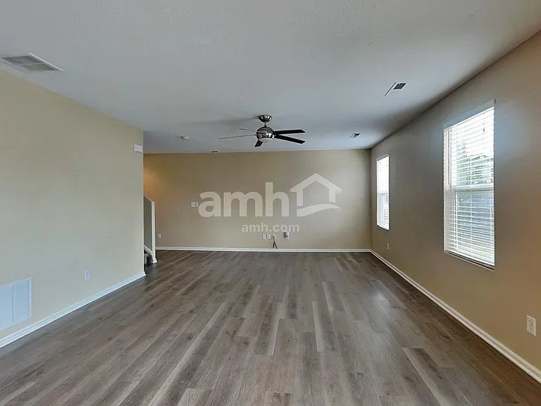 201 Stagecoach Ln — Photo 6