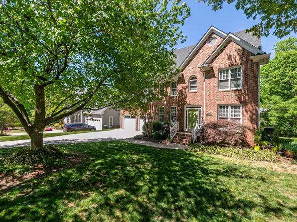 108 Ferncroft Ct, Cary, NC 27519