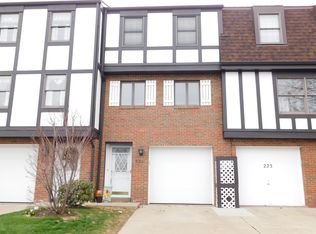 221 Greenwood Dr, Canonsburg, PA 15317