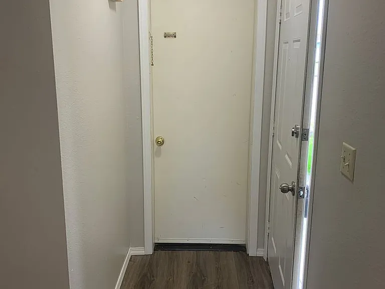 1160 Main St #A — Photo 17