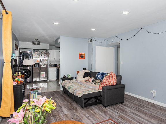 5th image of 724 Garland Cir APT D