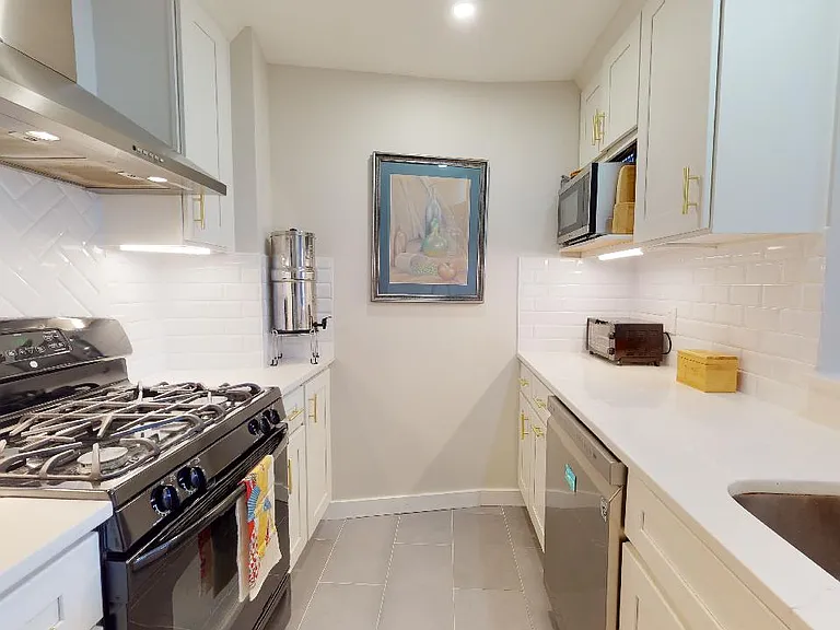 20 Chestnut St #308 — Photo 5