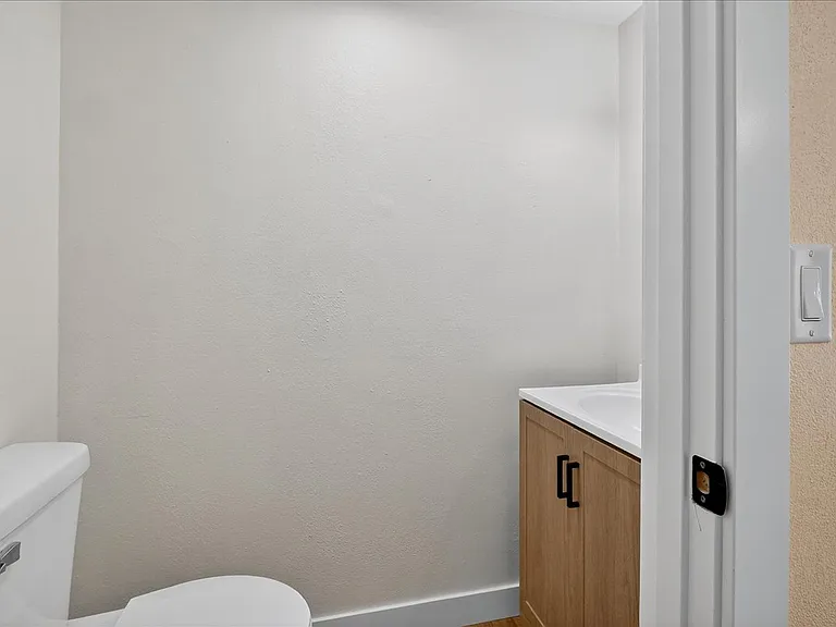 208 Coral Dr — Photo 11