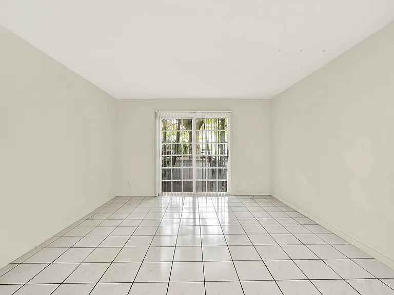 416 Santander Ave — Photo 5