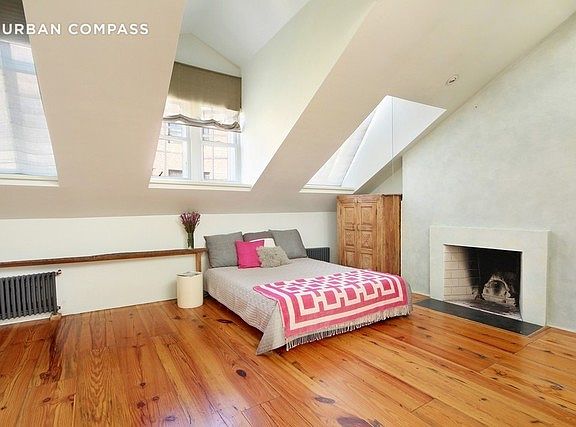 5th image of 246 W 10th St