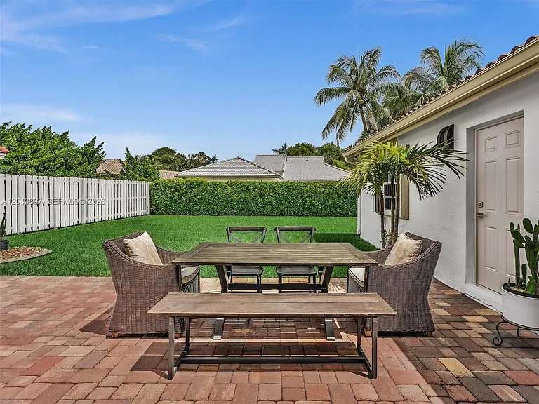 639 Verona Pl — Photo 64