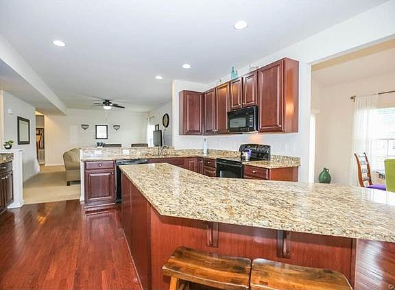 3rd image of 7307 Larsen Mews
