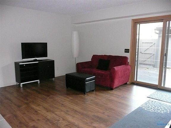 5th image of 31 Knollwood Dr