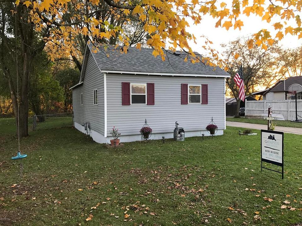 1st image of 302 W Lake St