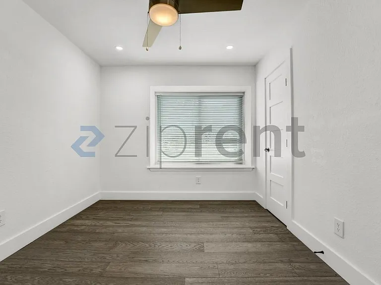 3600 Alexandria Dr — Photo 27