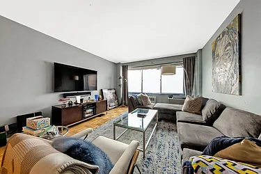 Rented by R New York