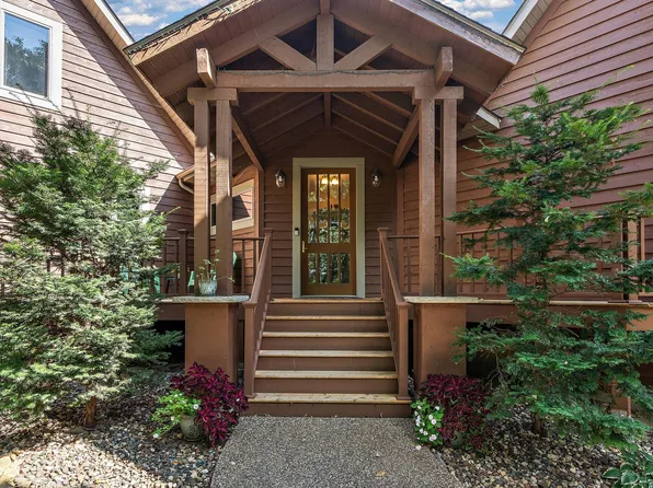 274 Saddle Ridge Ln, River Falls, WI 54022