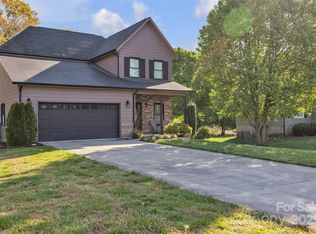 1650 Berkshire Dr, Hickory, NC 28602