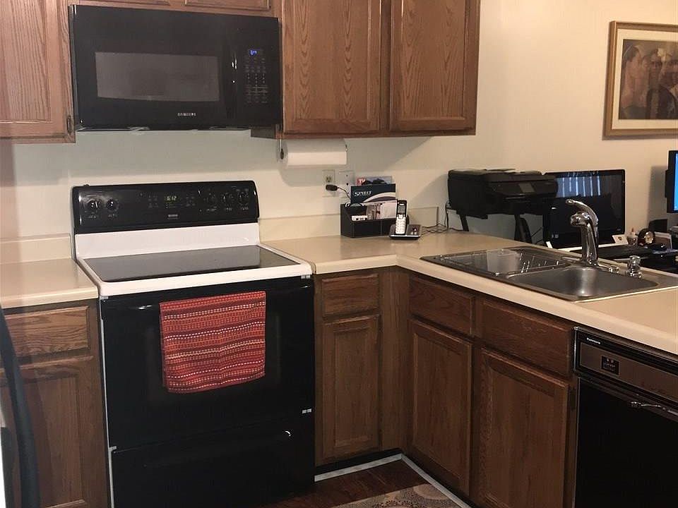 2nd image of 2611 Hitchcock Dr