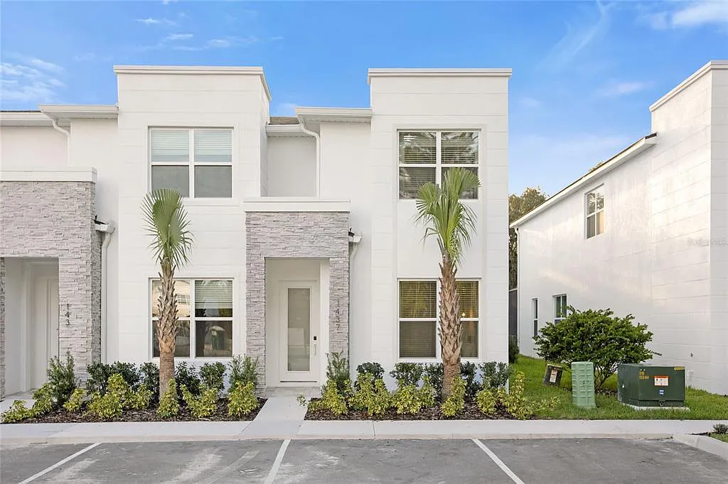 4 bed, 3.0 bath, 1845 sqft, $2,600 — Photo 1