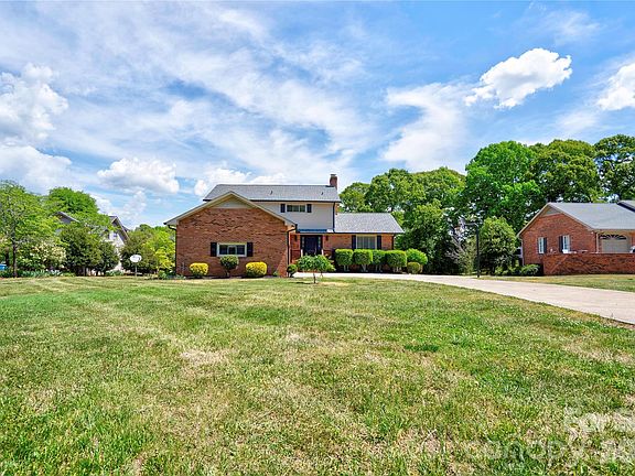 2nd image of 176 Knollwood Dr