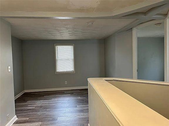 2nd image of 53 Roser St