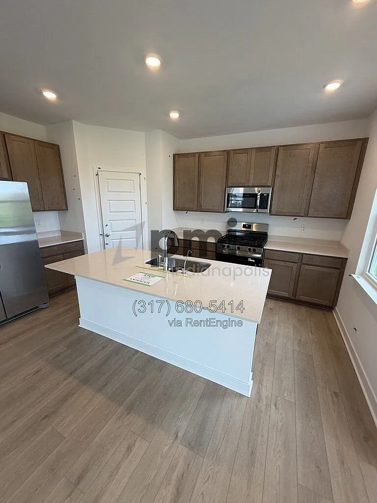 5 bed, 3.0 bath, 2367 sqft, $2,850 — Photo 3