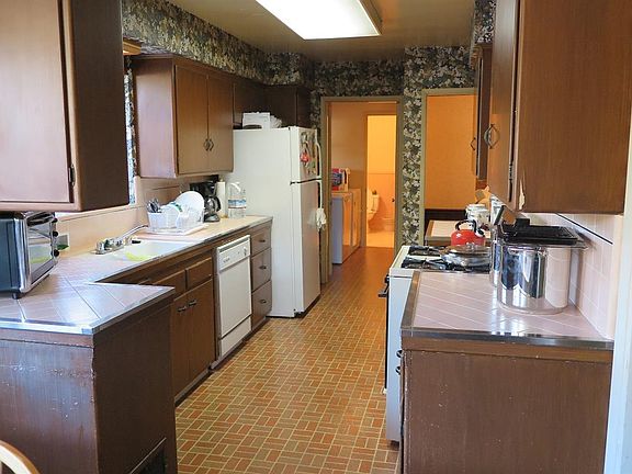 5th image of 4844 Vineta Ave
