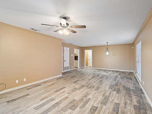 3rd image of 100 Royal Way Dr APT 4A