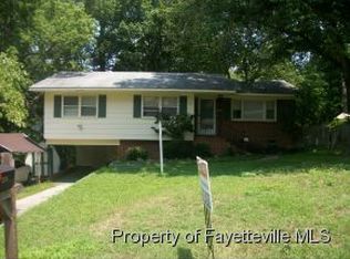 218 Lansdowne Rd, Fayetteville, NC 28314